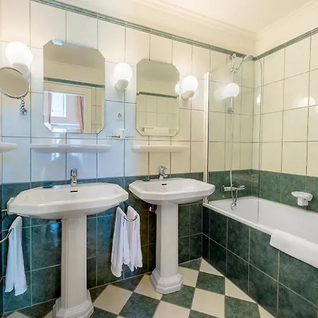 Corneli Residences - Chateau St Gerlach