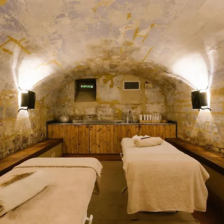 Corneli Residences - Chateau St Gerlach *