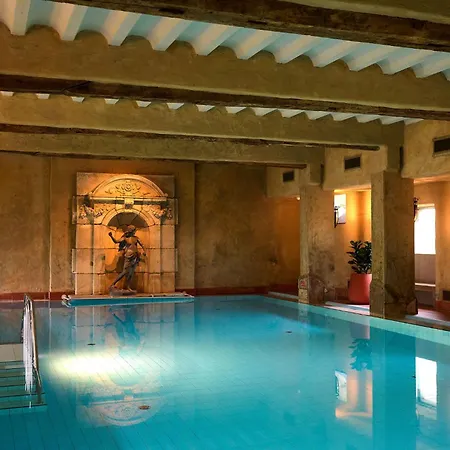 Corneli Residences - Chateau St Gerlach Otel 4*